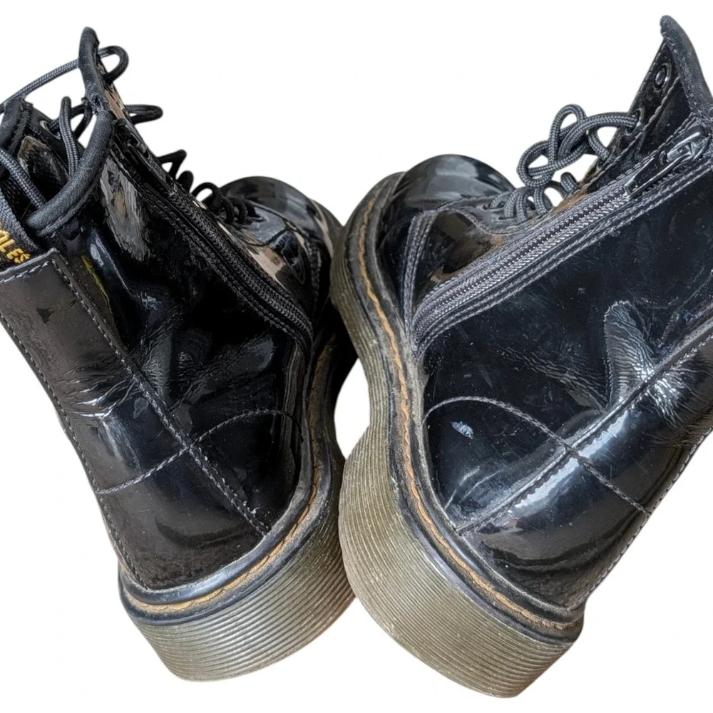 Dr. Martens classic combat